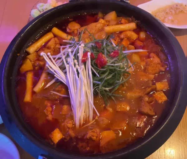 순살 닭도리탕 — 부드러운 순살 닭고기를 듬뿍 넣어 칼칼하게 끓여낸 닭도리탕